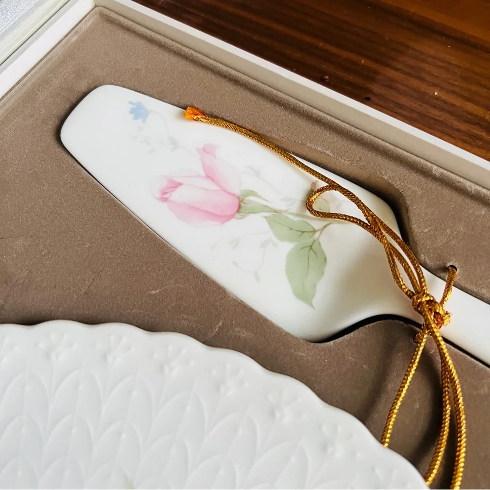 VINTAGE • Mikasa Bone China cake serving set‎